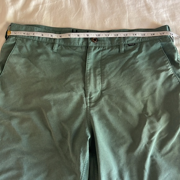 Hurley  x Nike Dri-Fit Men's Chino Hybrid Sage Green 9” Shorts, Men’s 34 - Picture 8 of 11